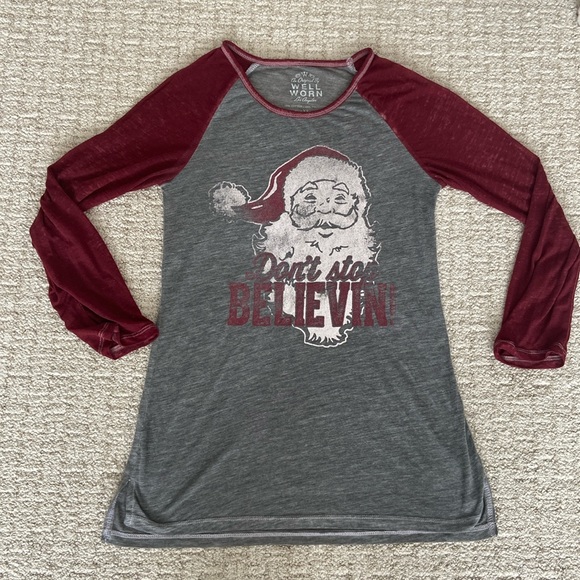 Womens Gray Dont Stop Believin Santa Christmas. 3/4 Sleeve Shirt XS - Picture 3 of 7
